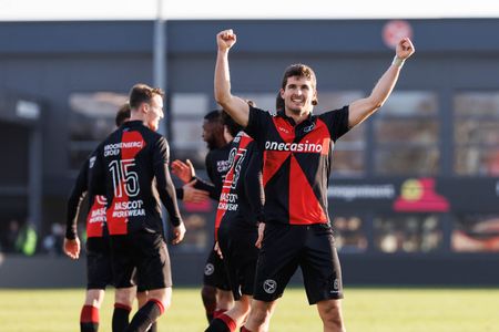 Almere City voetbalwedstrijd