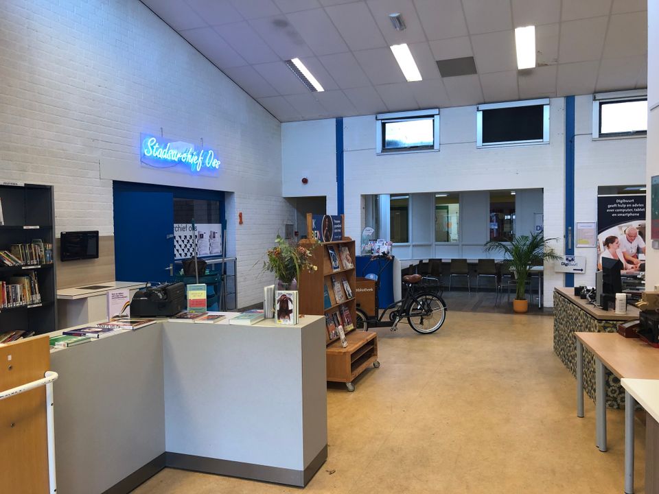 Hal Bibliotheek met Stadsarchief