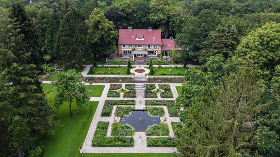 Landgoed Nardinclant in Laren vanuit de lucht gezien.