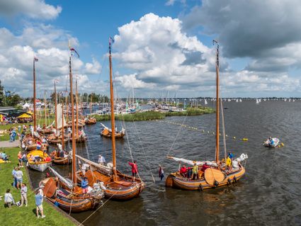 bootjes in de haven bij het sneekermeer