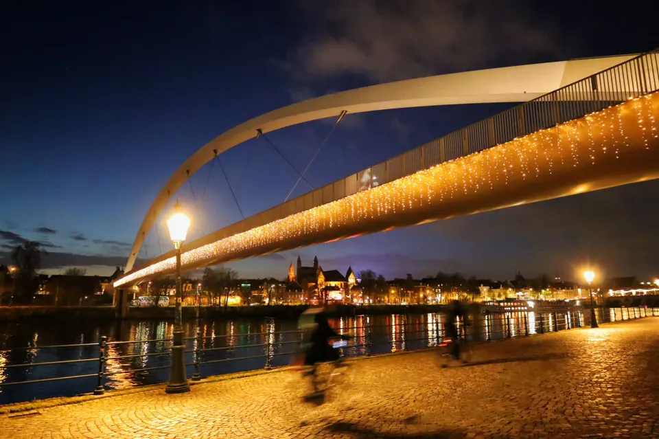 Hoge Brug Maastricht kerstverlichting