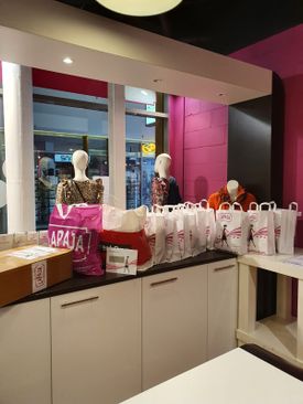 Lapaja kleding on sale