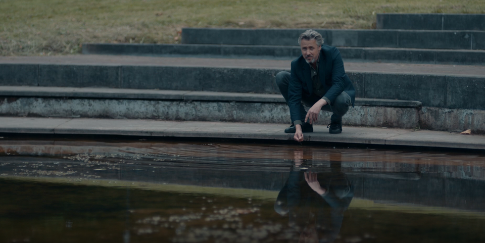 Daan Schuurmans Bonifatiuskapel en bron Dokkum voor het TV Programma Het Verhaal van Nederland.