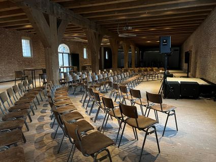 Bijeenkomst opstelling in Expo Arsenaal