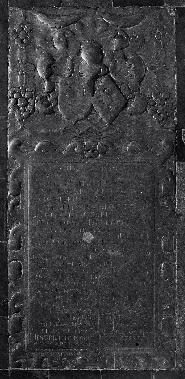 De grafzerk van Frans Blom in de Sint-Jan.