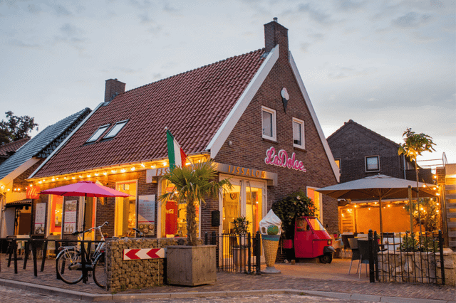 Die Außenseite der Eisdiele La Dolce Borger