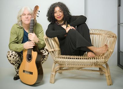 Duo BOI AkIH (Monica Akihary en Niels Brouwer)