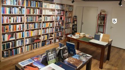 Boekwinkel Boekhandel De Kler Woerden, provincie Utrecht, Groene Hart, onafhankelijke boekhandel in de binnenstad met een breed assortiment literatuur, kinderboeken en cadeauboeken.