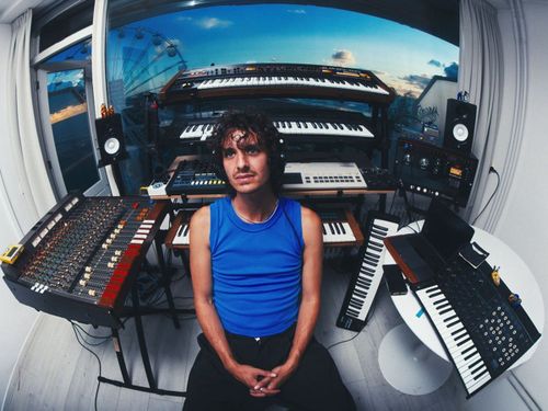 Don Melody Club (NL) + Tienson (NL)