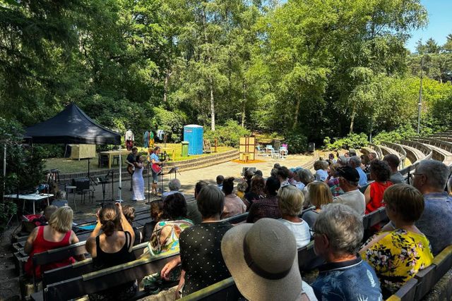 Publiek bij openluchttheater