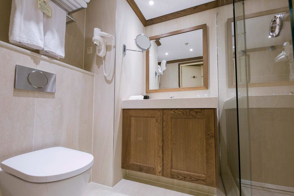 Grand Hotel Huis ter Duin - Charming Large Seaside Bathroom
