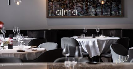 Gedekte tafel in restaurant Alma in Oisterwijk