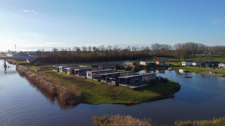 Chalets op camping Markdal aan het water