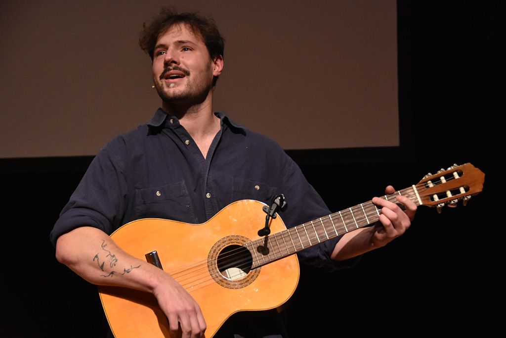 Storytelling Tuesday: Fer is on a deadline