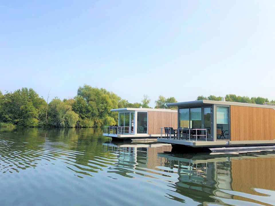 Maastricht Marina twee boothuisjes buitenkant