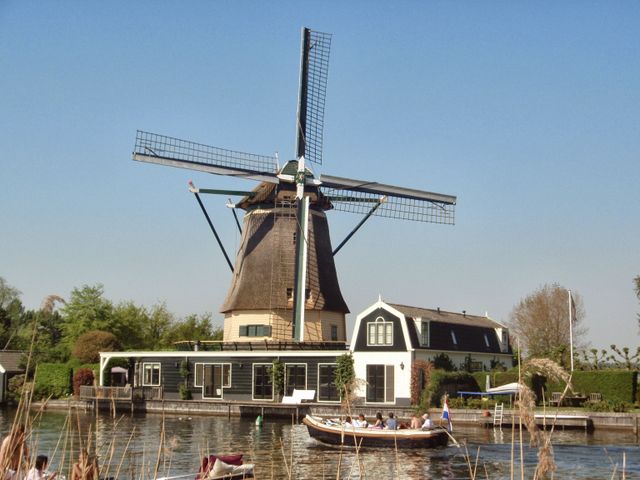 Vaarroutes in Utrecht. Sloepenroute langs molen de Ruiter in Vreeland.