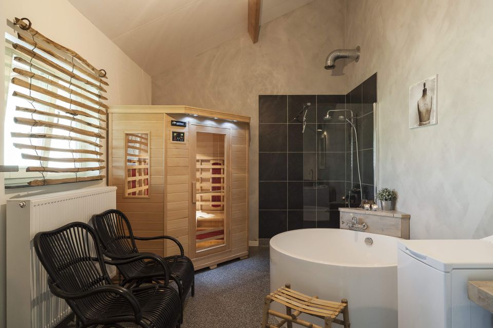 Heppienest vakantiewoning badkamer spa sauna