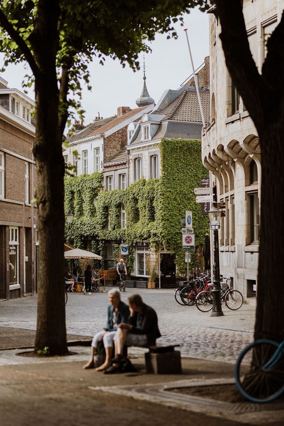 Bankje in binnenstad van Maastricht