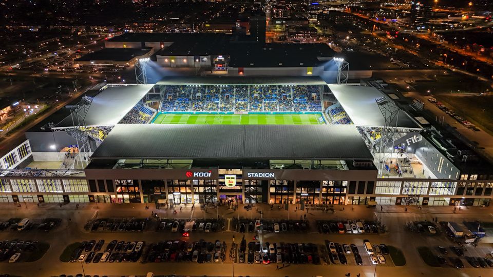 LEEUWARDEN, 13-03-2026 , Kooi Stadion , Keukenkampioen divisie , seizoen 2025 - 2026 , SC Cambuur - Roda JC, drone shot, overzichtsfoto, tribune, sfeeractie