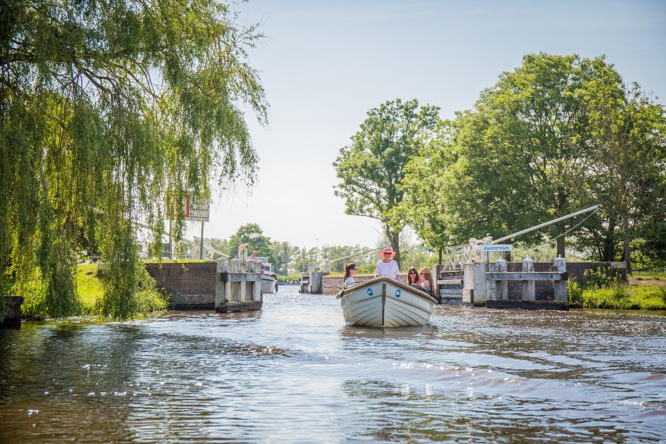 Sloepvaren bij de Jouster sluis.