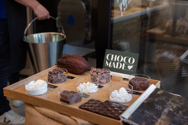 Verschillende chocolade producten gemaakt door Chocomade. Een chocolade winkel uit Alphen aan de Rijn en Woerden