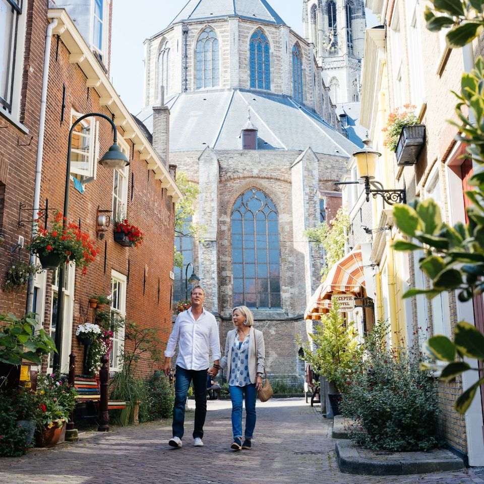 Wandelen langs historische panden in Delft