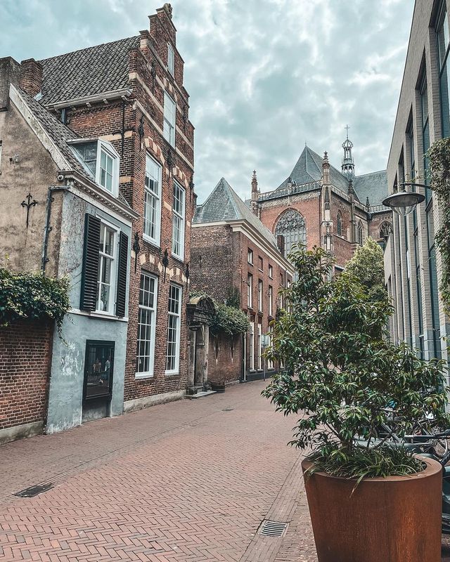 Historische gebouwen in de Kerkstraat in Arnhem