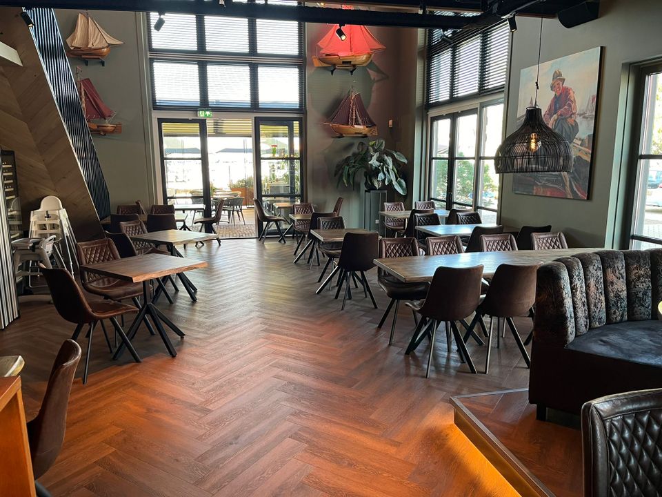 De Botterwerf restaurant tafeltjes en stoelen