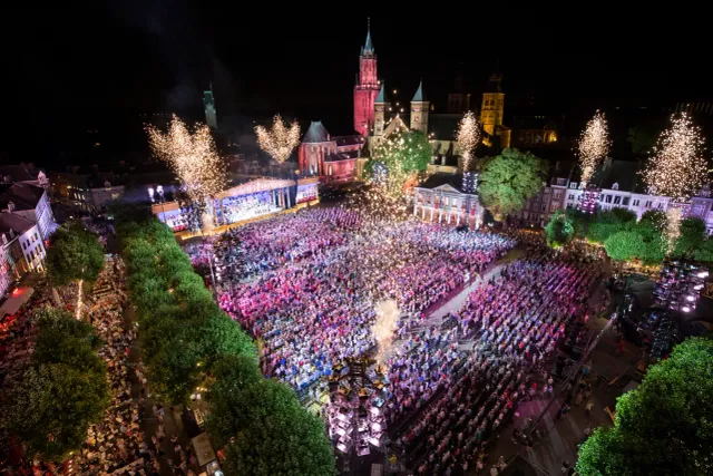 Feuerwerk beim Konzert von Andre Rieu im Vrijthof Maastricht