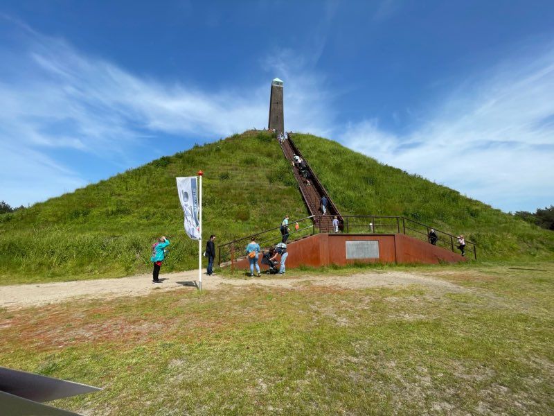 Uitzicht op de Pyramide van Austerlitz