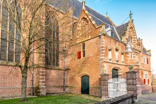 De buitenkant van de Grote Kerk in Edam