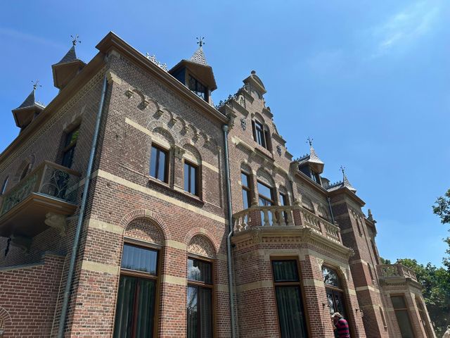 Gevel van landgoed Zionsburg met ornamenten