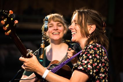 Folkconcert The Lasses: Boeken & Ballades