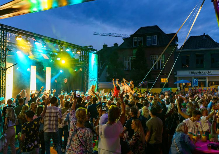 Vughts Zomerfeest op het Maurickplein in Vught
