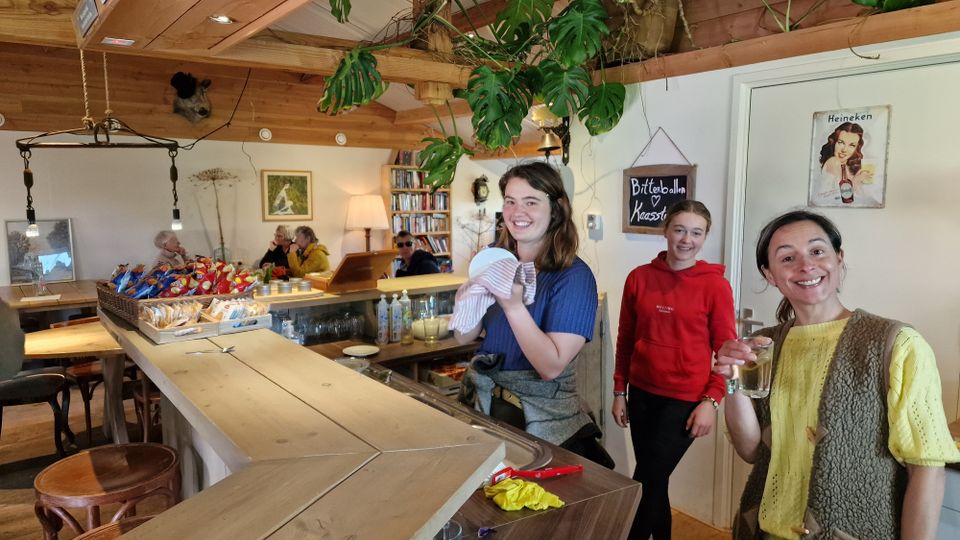 Receptie binnen van camping in zuidwestfriesland