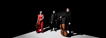 Amatis Trio met instrumenten op een rij