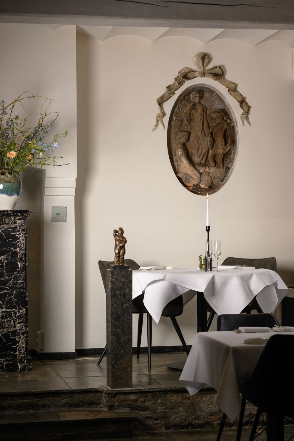 Aux coins des bonts enfants restaurant interieur tafel