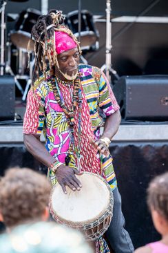 Spelen met cultuur: Drummen met Alias (1-4 jaar)