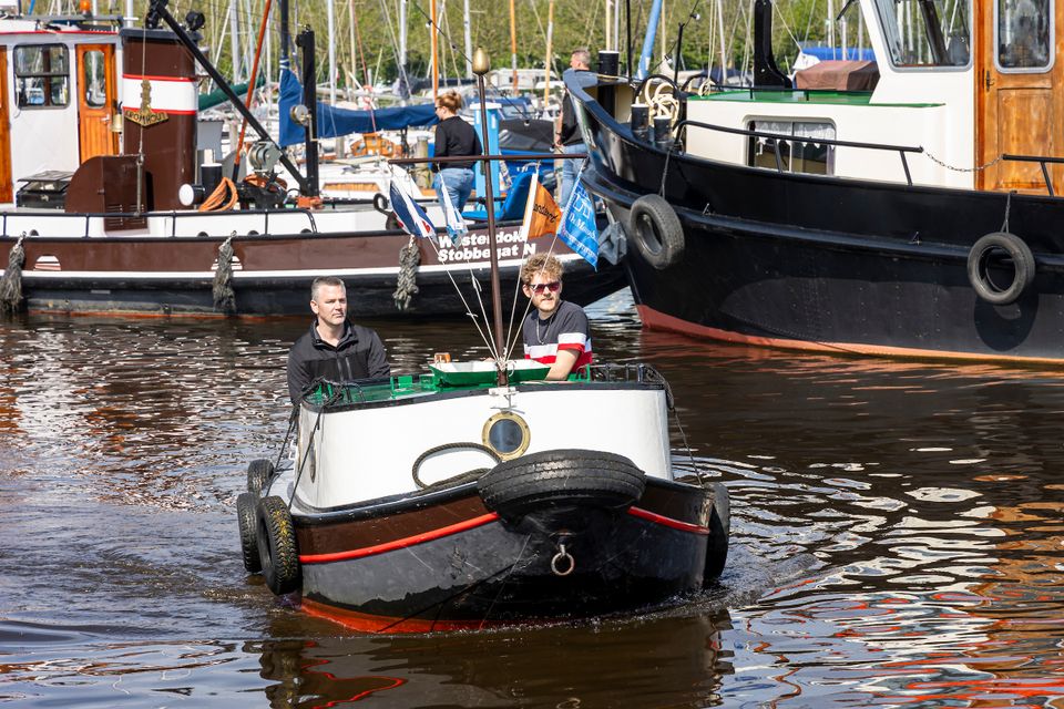 Sleepboten in Sneek tijdens Opening Watersportseizoen