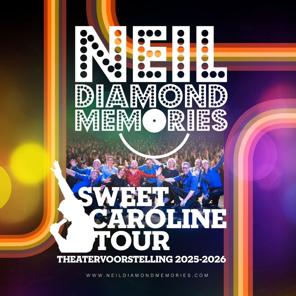 Kleurrijke foto met de muziekanten in het midden, erachter is nog publiek zichtbaar en met witte letters is de informatie te lezen.