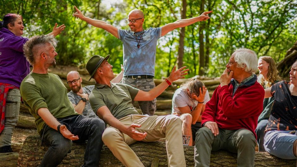 Deelnemers voeren een uitdagende opdracht uit tijdens Expeditie de Mol.