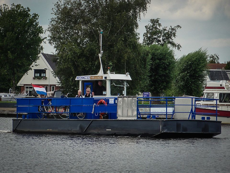 De Hin en Wer maakt een draai op het water voordat het oversteekt.