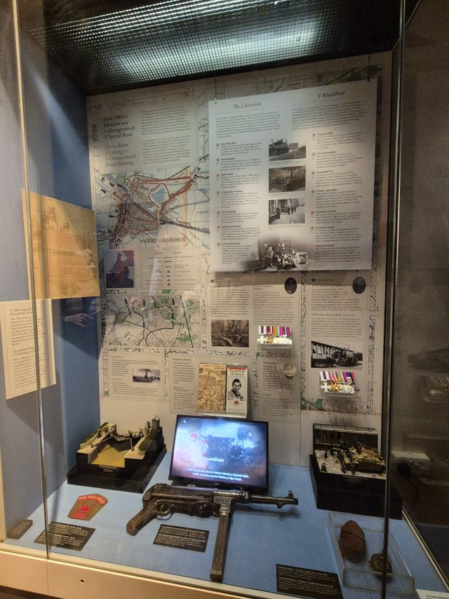Vitrine bevrijding 's-Hertogenbosch