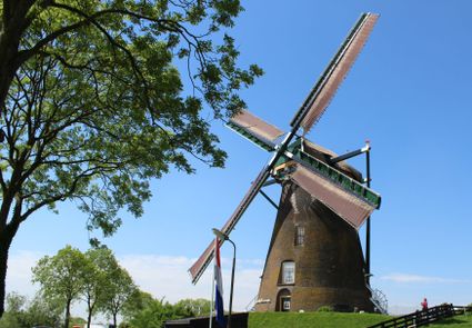 Vooraanzicht van de Googermolen in Oude Wetering