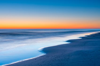 Blauwe uurtje op het strand