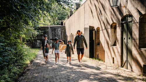 A family at the Fort near Edam