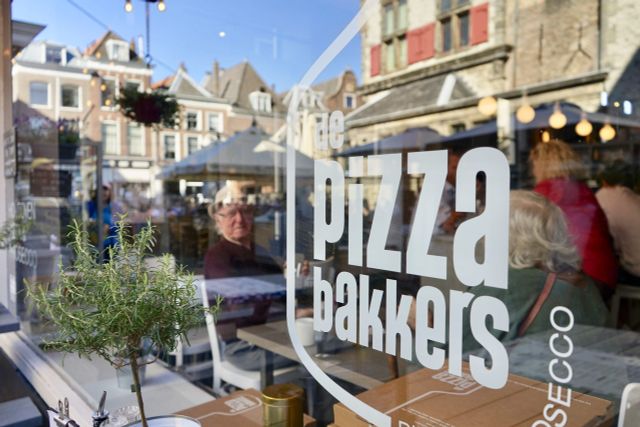 Het restaurant De Pizzabakkers gelegen in Delft