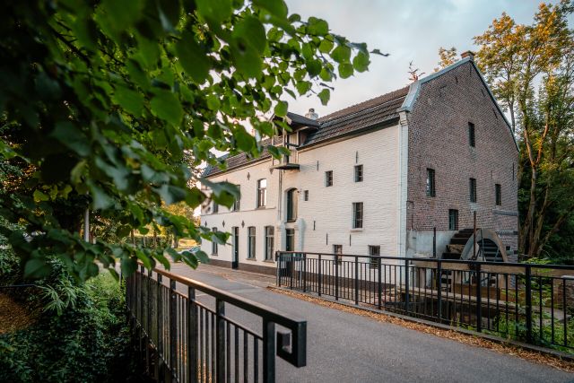 De Bemvoortse Molen vanaf de brug