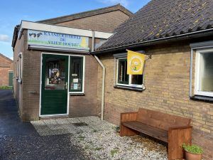 Kaaswinkel van Kaasboerderij De Vliethoeve in Snelrewaard met ambachtelijke boerenkazen en streekproducten.