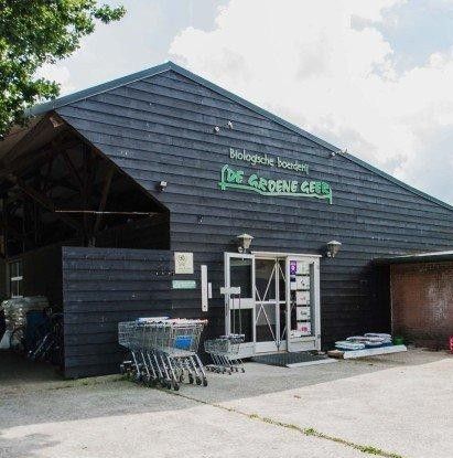 De voorzijde van het pand van Groene Geer